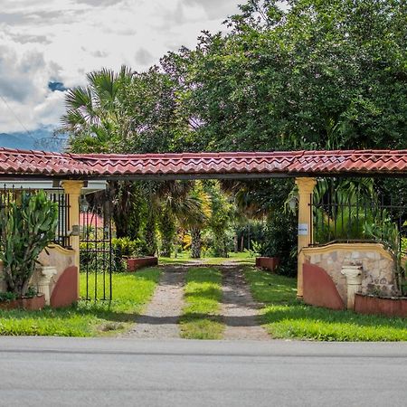 Linda Casa De Verano Con Amplias Zonas Verdes San Isidro De El General المظهر الخارجي الصورة