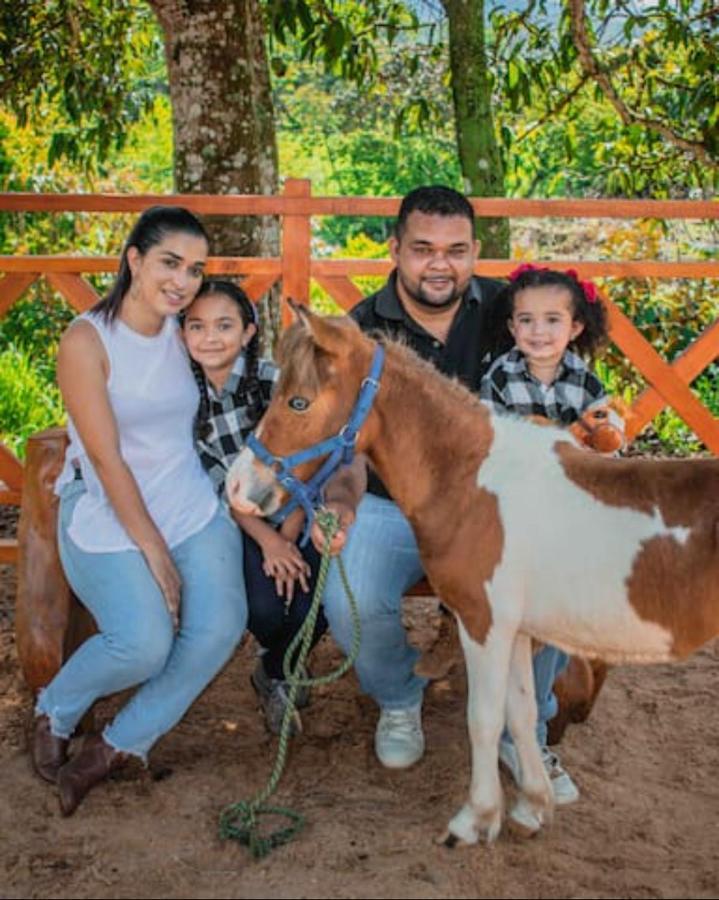 Linda Casa De Verano Con Amplias Zonas Verdes San Isidro De El General المظهر الخارجي الصورة